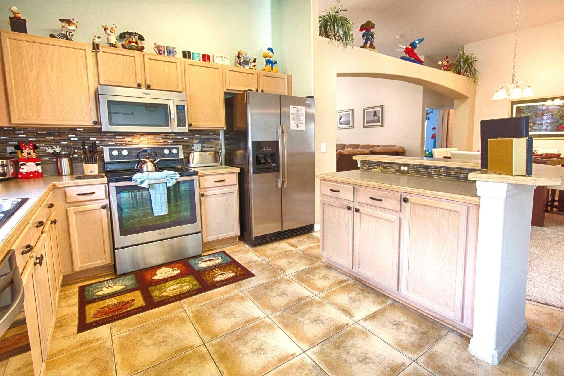 Kitchen with breakfast bar